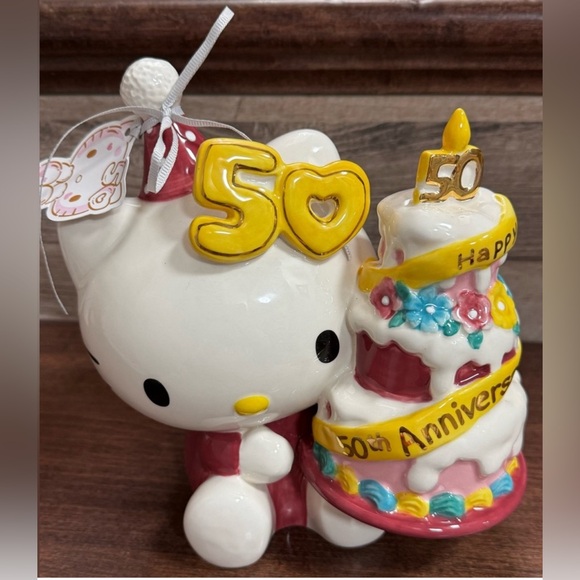 Super Cute Ceramic Hello Kitty 50th Anniversary Holding Cake figurine - NEW - Picture 5 of 10